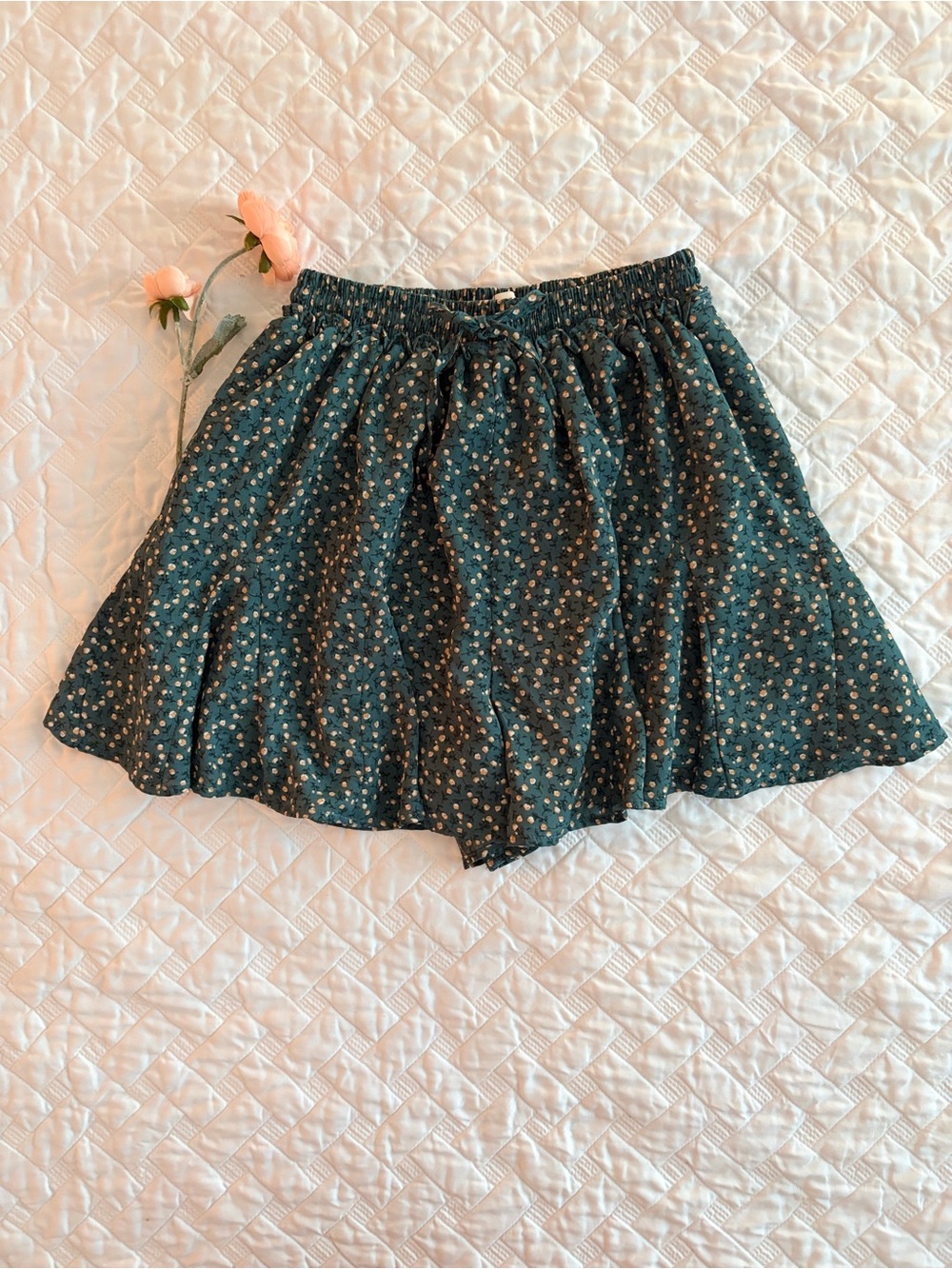 Paper Crane Floral Skort Size Small Teal Smocked Waist Flowy Shorts Skirt